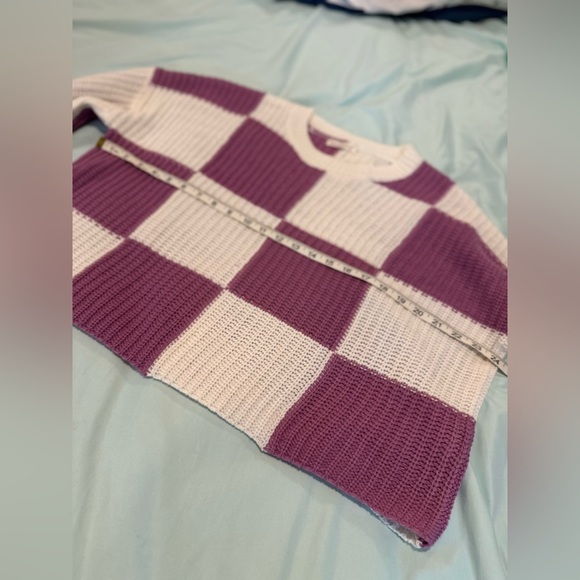 Moon And Madison Sz: M  White & Purple Checkered Long Sleeve Cropped Sweater - Picture 3 of 10
